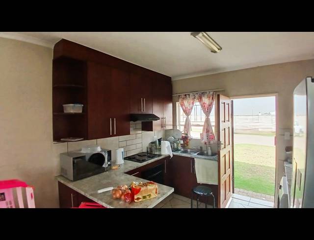 2 BEDROOM TOWNHOUSE FOR SALE IN RIVERSDALE